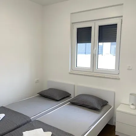Apartman Iva - Private Pool Apartment Trogir