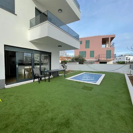 Apartman Iva - Private Pool Apartment Trogir
